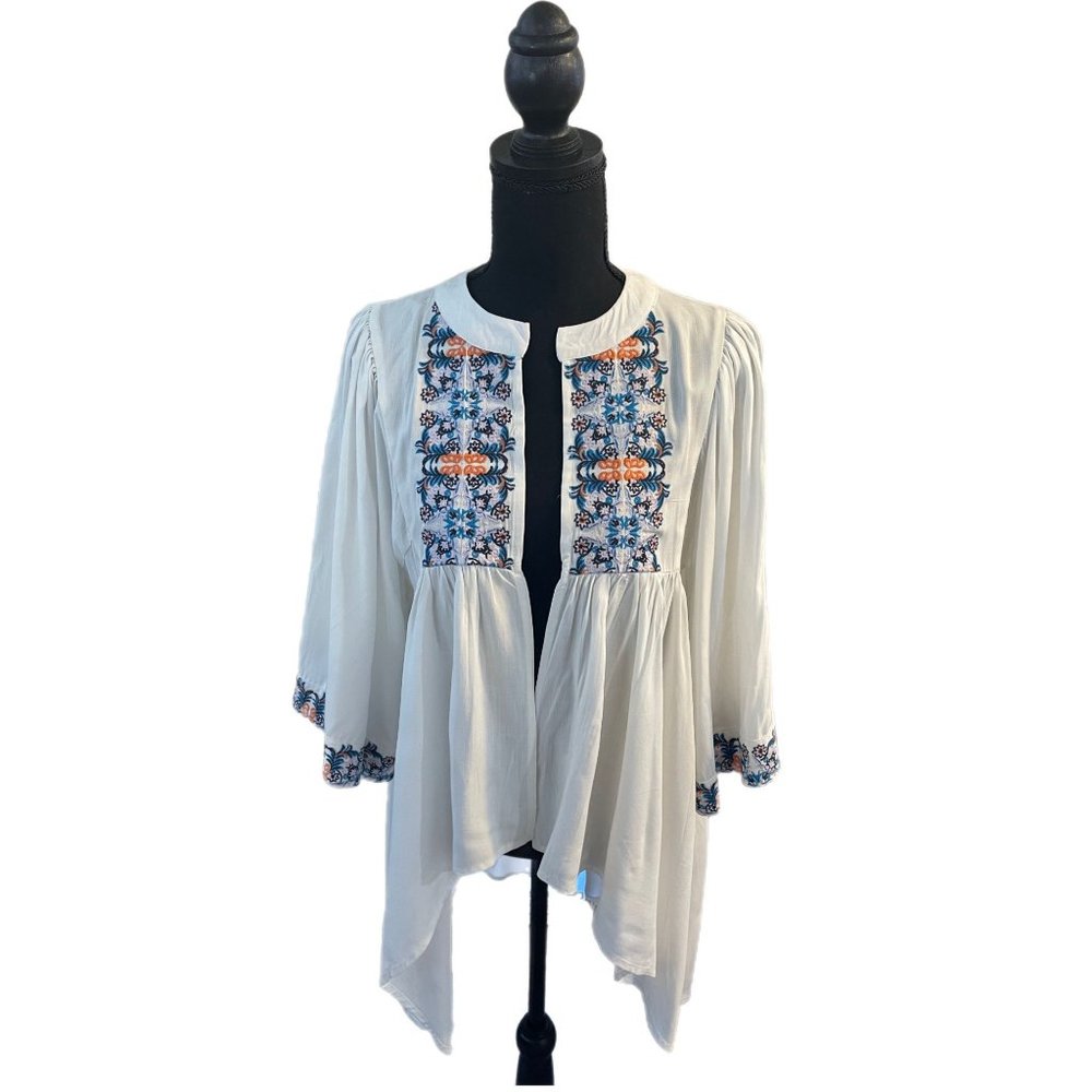 Chelsea & Violet Ivory Embroidered Over Piece Kimono Style Peasant Top Medium Bo